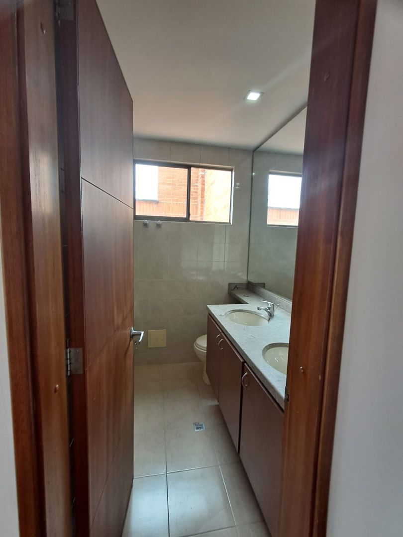 Foto 10 de 17: Apartamento en Cerros De Los Alpes, Bogotá D.C.