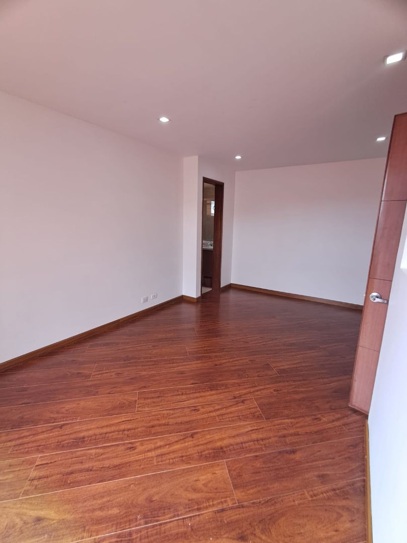 Foto 12 de 17: Apartamento en Cerros De Los Alpes, Bogotá D.C.