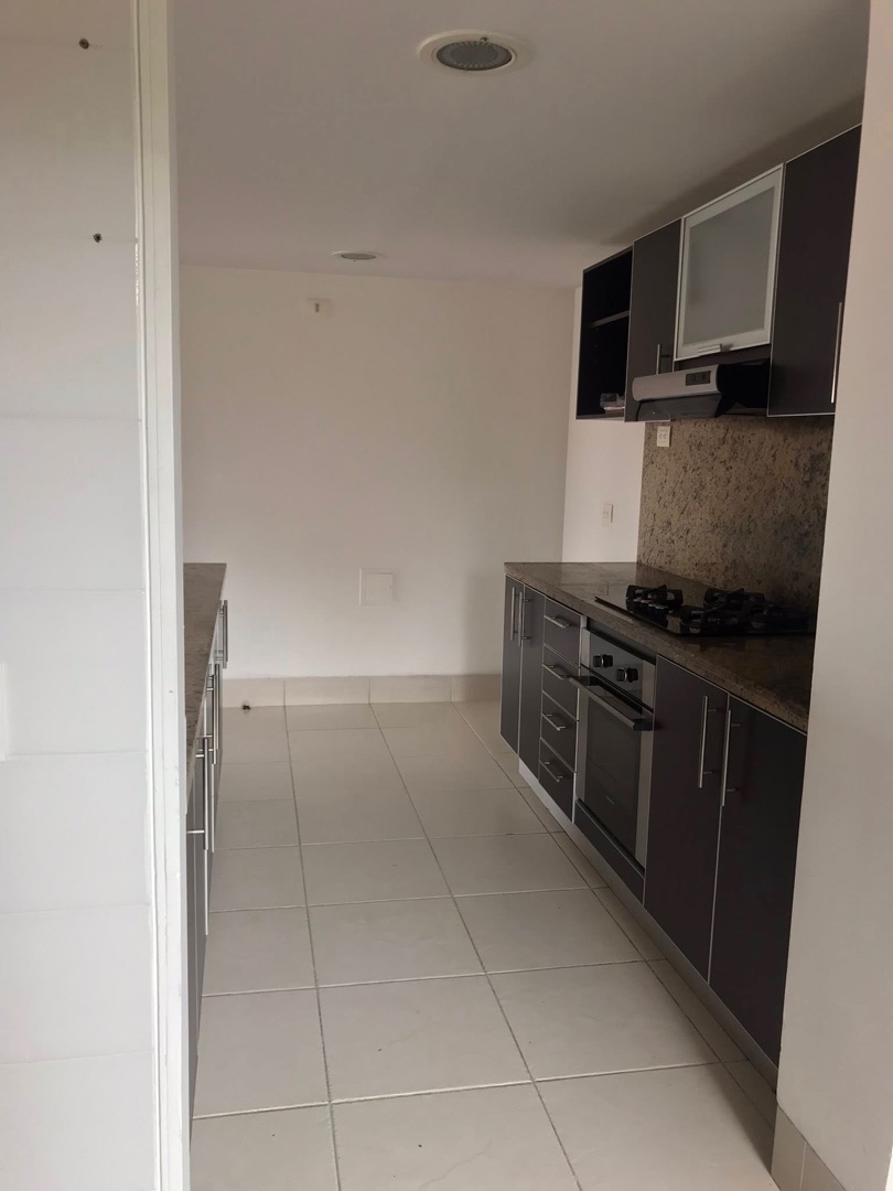 Foto 11 de 18: Apartamento en Prados De La Calleja, Bogotá D.C.
