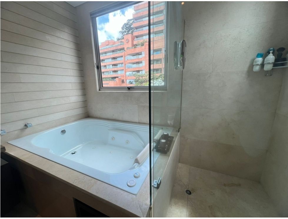 Foto 10 de 17: Apartamento en Los Rosales, Bogotá D.C.
