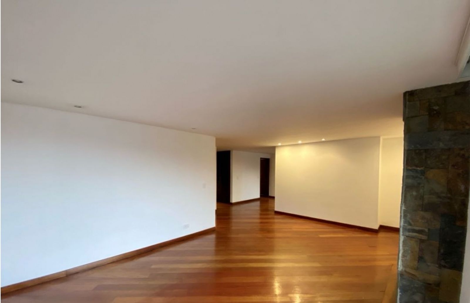 Foto 3 de 20: Apartamento en Cerros De Los Alpes, Bogotá D.C.