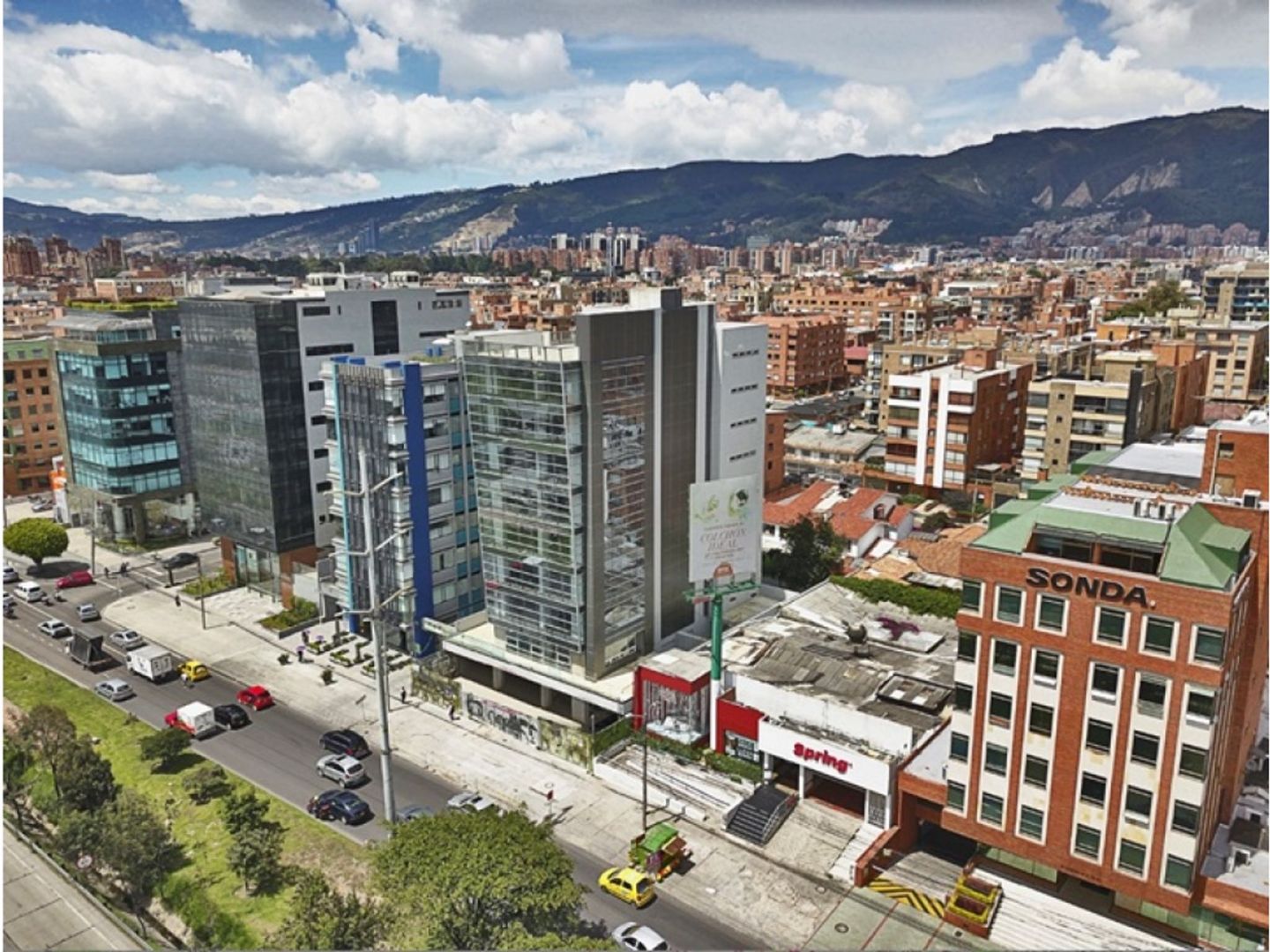 Foto 3 de 12: Edificio De Oficinas en Norte, Bogotá D.C.